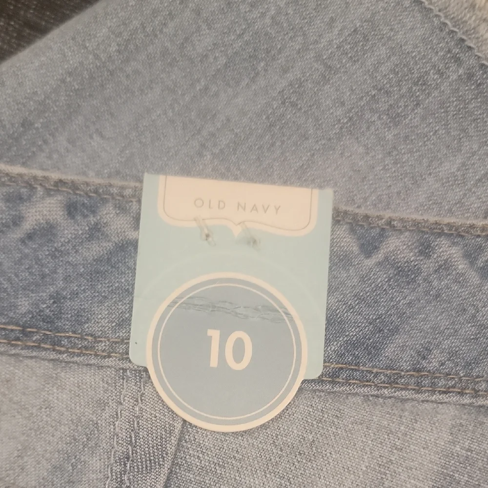 Diva Faded Light Blue Denim Patch-Pocket Shorts - Picture 2 of 4